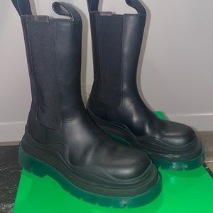 Bottega Veneta Tire Rubber Trimmed Leather Chelsea Boots, Size 37